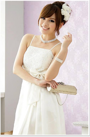 礼服吊带里面怎么穿