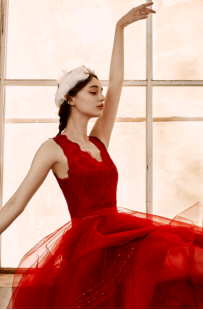 红色礼服的独特魅力 红色礼服的独特魅力