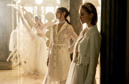 镂空礼服难以驾驭? 镂空礼服难以驾驭?