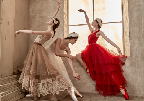 轻奢礼服如何成为新焦点 轻奢礼服如何成为新焦点