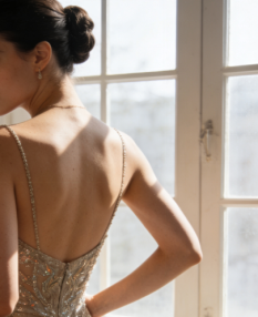 礼服与盘发如何适配? 礼服与盘发如何适配?