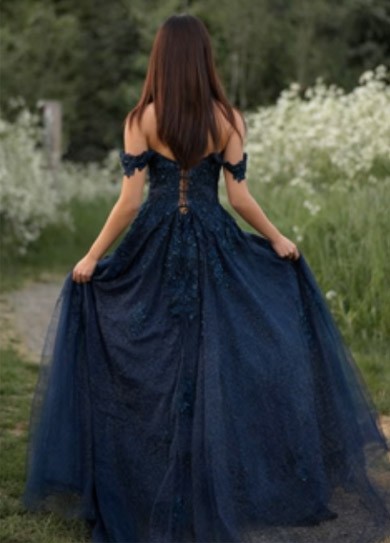 披风、拖尾在贵族礼服中代表什么？