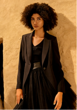 黑色是否是女式西装礼服的首选？