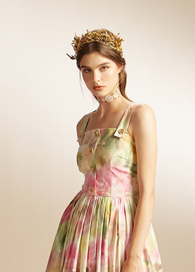 无袖礼服为何成为经典？