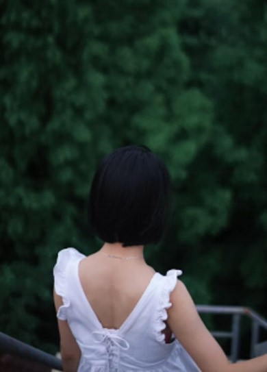 如何避免露背礼服走光或滑落？