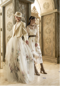 半透明礼服是不是更挑人、更难穿？