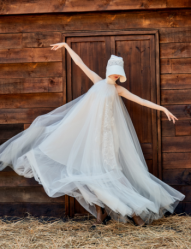 颁奖礼礼服选长款还是拖地款更合适? 颁奖礼礼服选长款还是拖地款更合适?