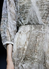 传统与现代：礼服款式的演变