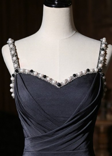 极简风礼服的设计特点是什么？