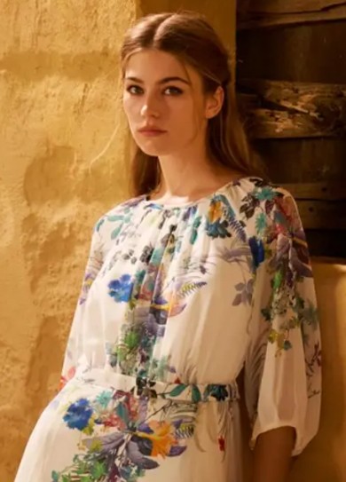 适合春天微凉天气的礼服面料选择