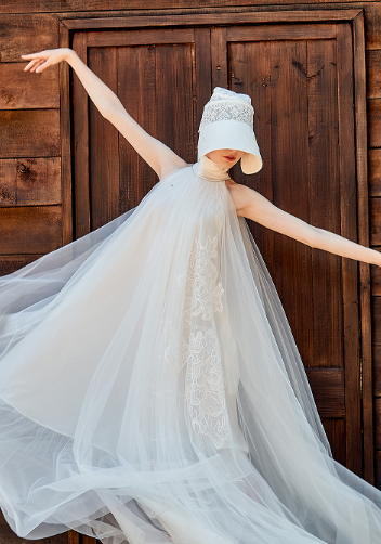 轻纱礼服如何穿着避免勾丝？