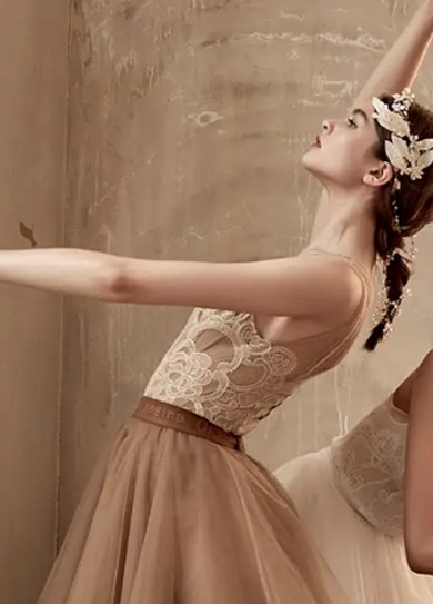 复古风手工蕾丝礼服有哪些经典款式？