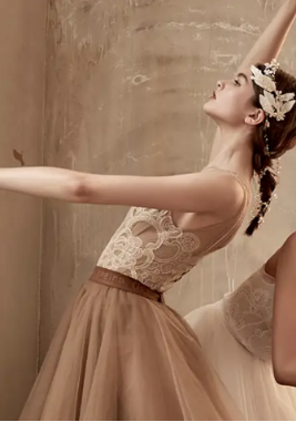 复古风手工蕾丝礼服有哪些经典款式？