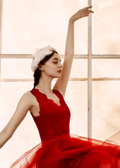 派对礼服颜色如何打造吸睛效果？