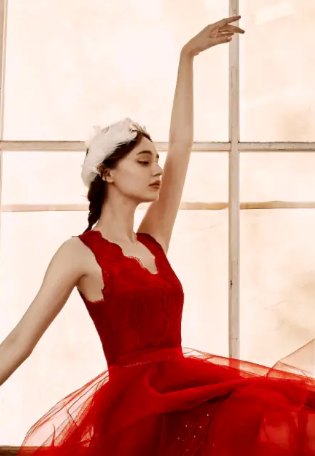 派对礼服颜色如何打造吸睛效果? 派对礼服颜色如何打造吸睛效果?