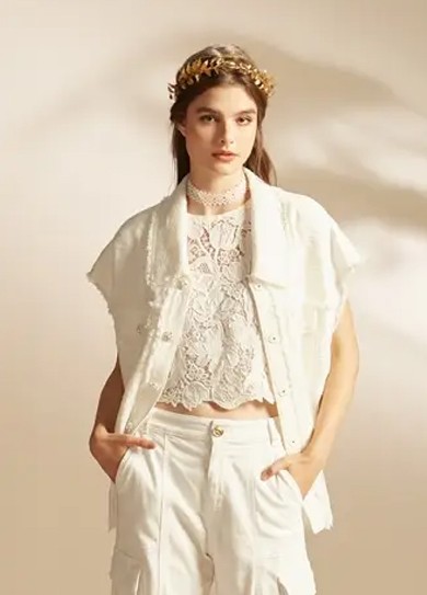 吉吉娜礼服属于轻奢还是高端？