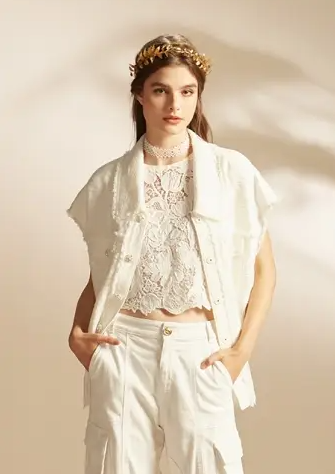 吉吉娜礼服属于轻奢还是高端？