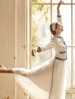 吉吉娜礼服是轻奢还是智商税？