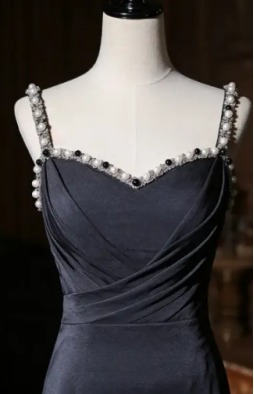 吉吉娜轻奢礼服是手工定制吗？