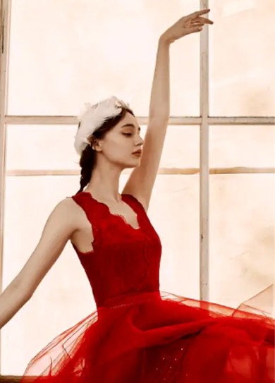 什么颜色的轻奢礼服最显白？