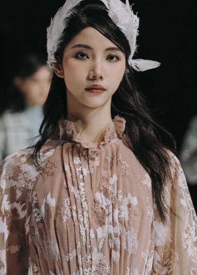 如何根据派对主题选择小礼服裙？