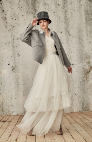 短发女生参加年会如何选择礼服？
